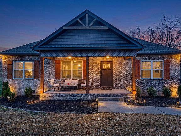 4th image of 634 S Tunnel Rd