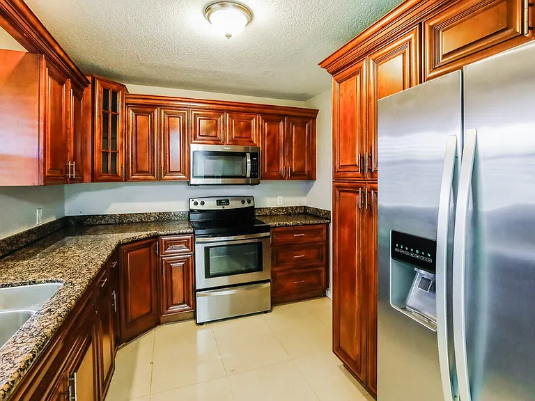 11460 NW 40th Pl — Photo 7