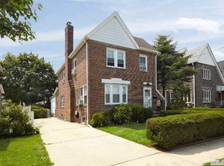 585 Marcellus Rd, Williston Park, NY 11596