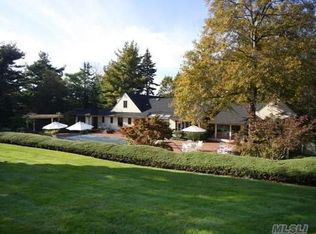 43 Rolling Hill Ln, Old Westbury, NY 11568