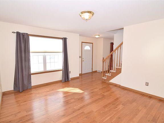 5th image of 20 Queens Gate Dr