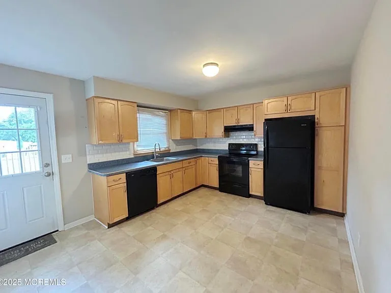 501 Bismarck St — Photo 6