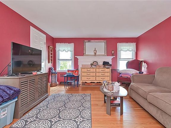 4th image of 17 Gainer Ave