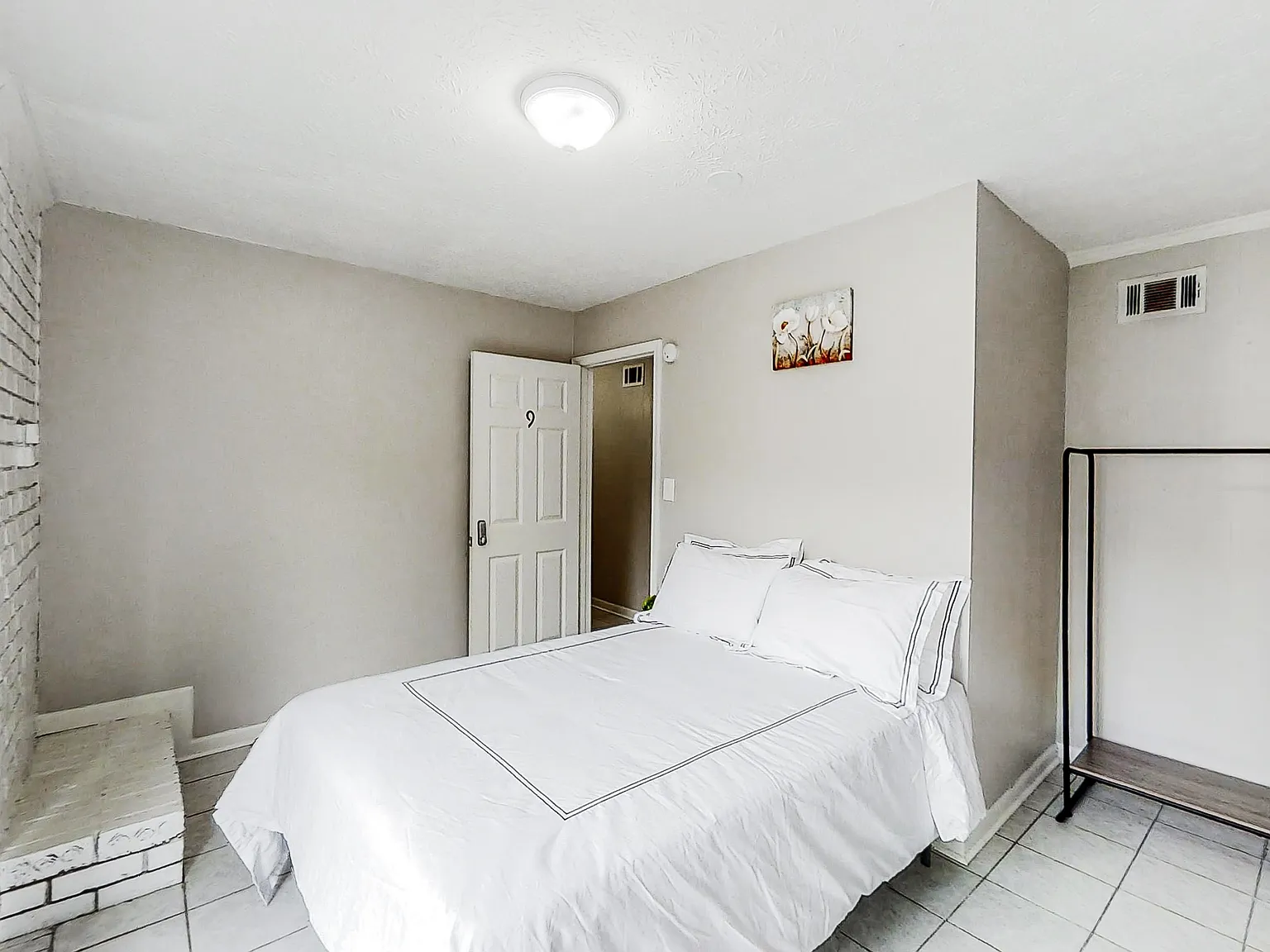 4 bed, 2.0 bath, 1825 sqft, $594 — Photo 2
