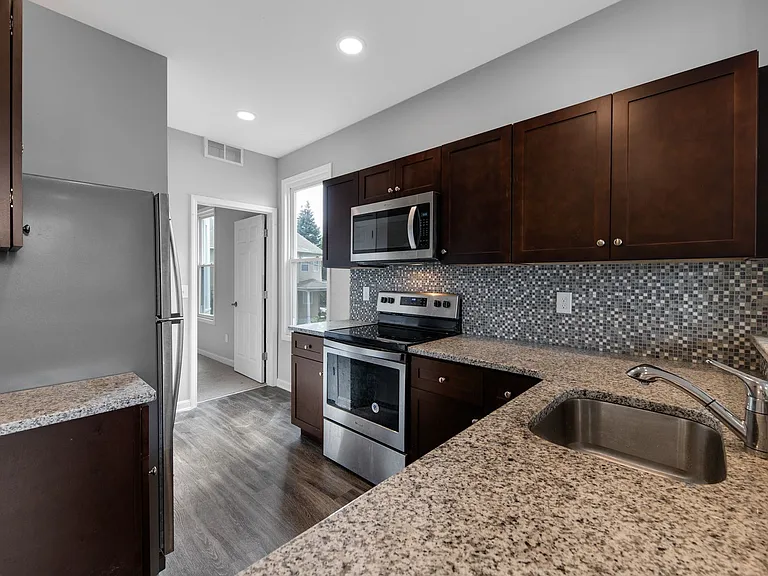 441 Yates St — Photo 9