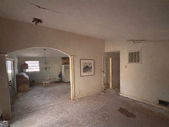 3rd image of 1845 Delphine Dr