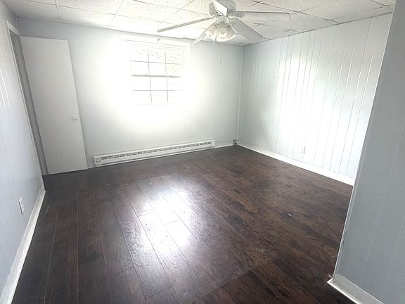 5th image of 160 E Railroad St #2