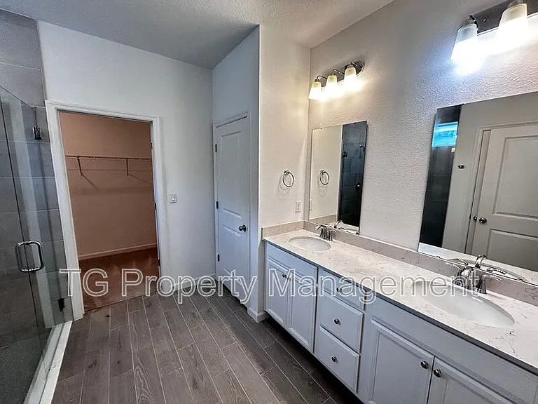 23 Lake Sinclair St — Photo 13