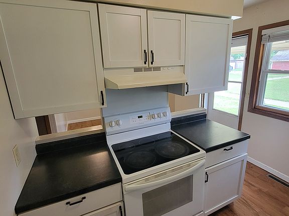 4th image of 718 Marshall Ave