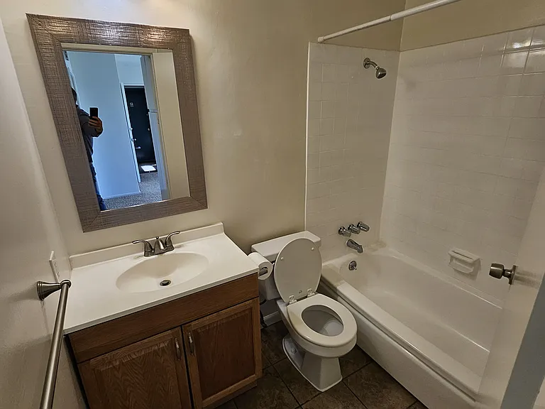 2161 Lillie Ave #4 — Photo 9