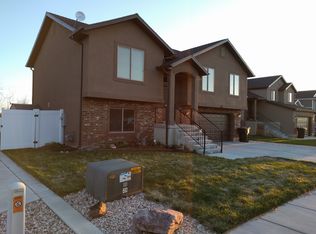 883 W Willow Brook Ln, Pleasant View, UT 84404