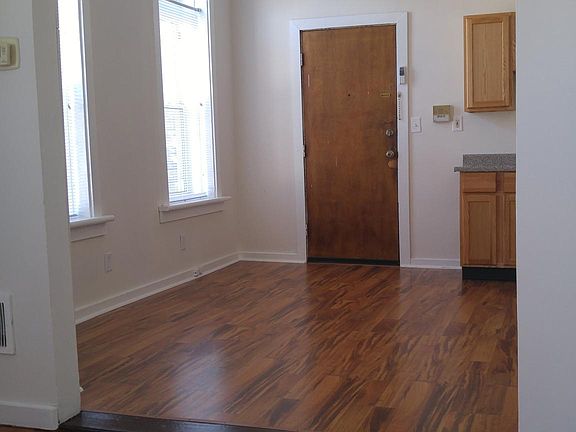 2nd image of 1040 N Hermitage Ave #1W