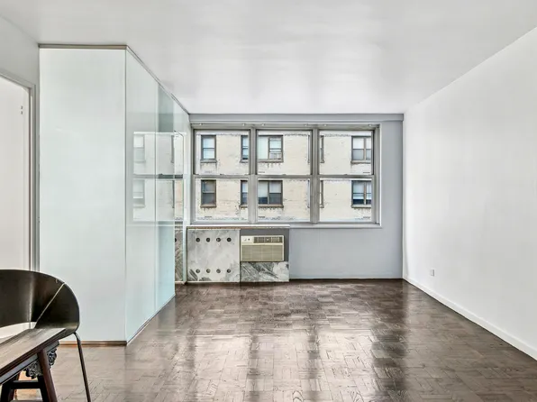 209 East 56th Street image 8 of 34