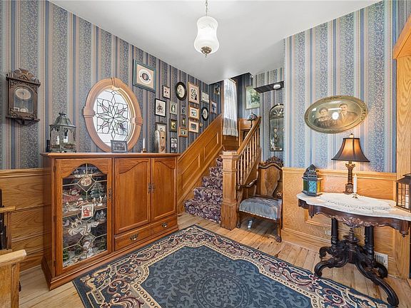 4th image of 320 Walnut St