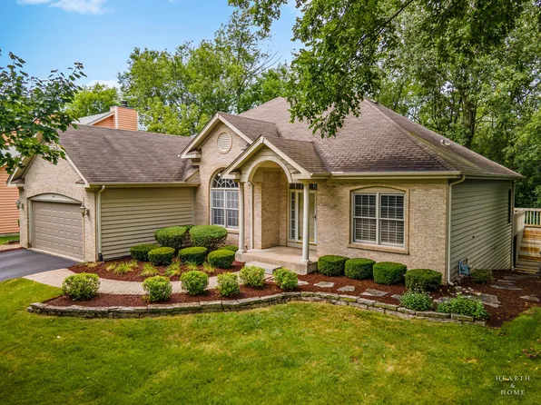 445 Kelly Ln, Crystal Lake, IL 60012