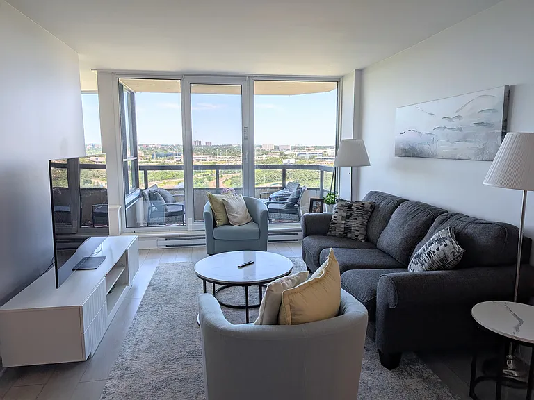 1500 Riverside Dr #1902 — Photo 5