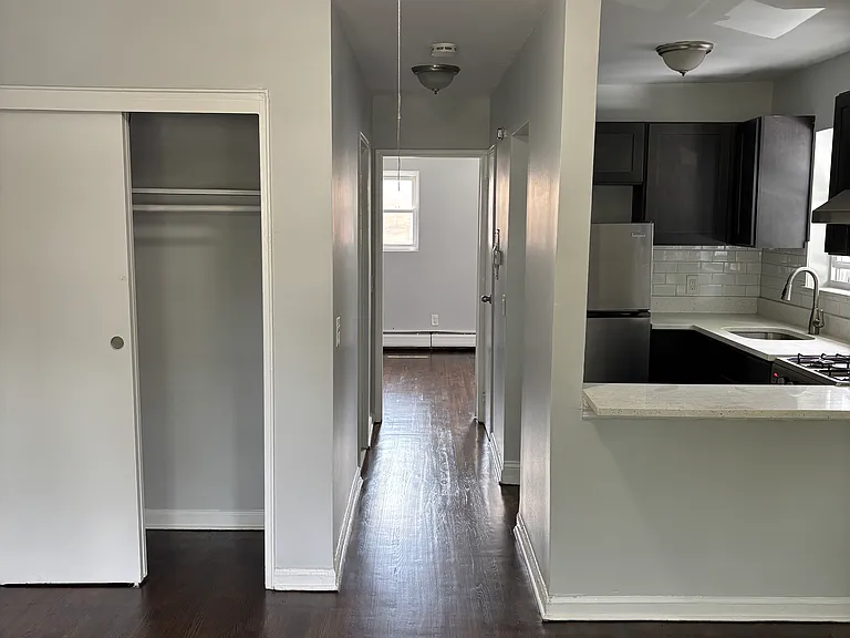 420 W 7th St #5 — Photo 3