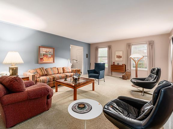 5th image of 954 Lornaberry Ln
