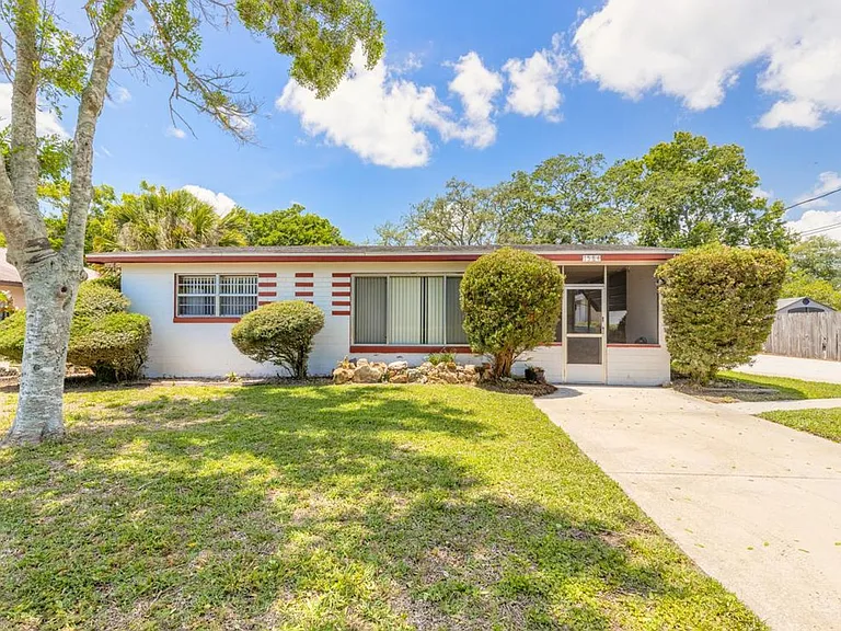 1584 Valencia Ave — Photo 1