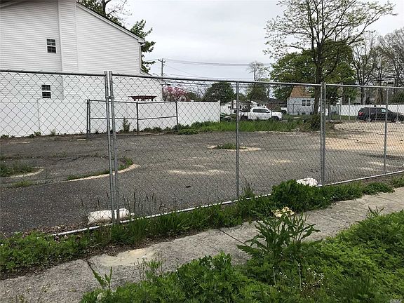 2nd image of 519 N Wellwood Ave