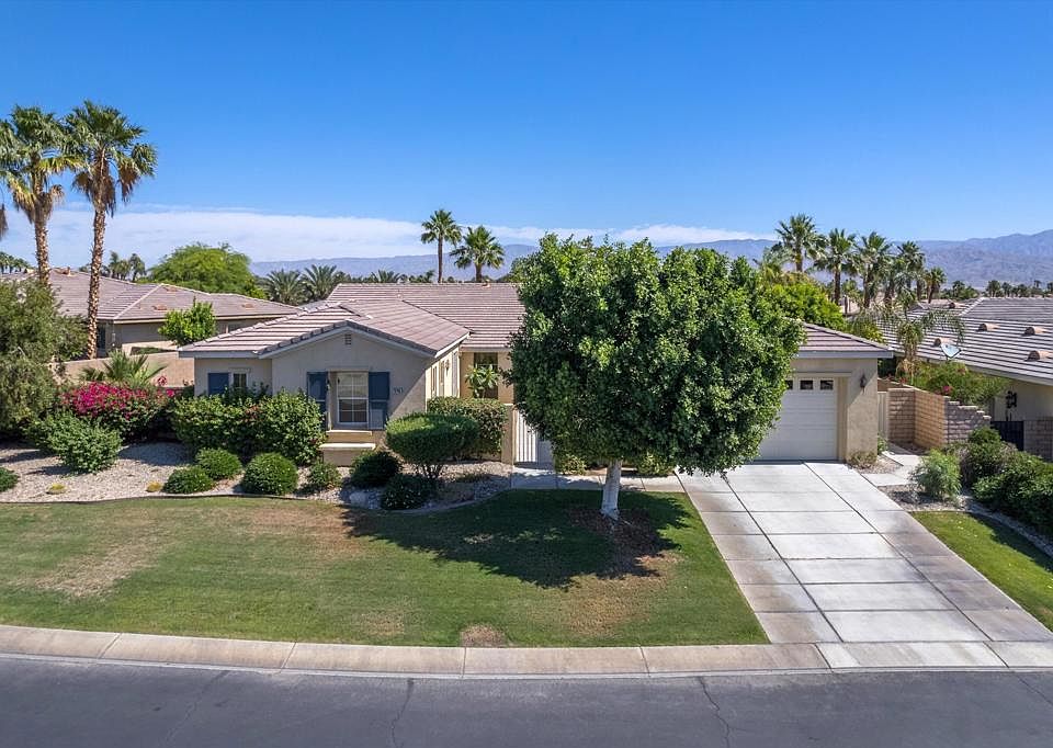 1st image of 79740 Amalfi Dr