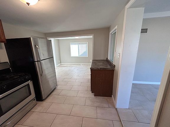 5th image of 15931 Deering St