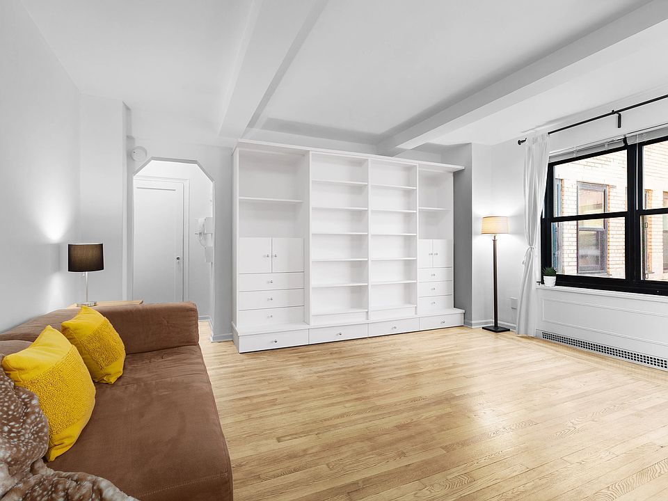 1st image of 300 W 23rd St APT 8M