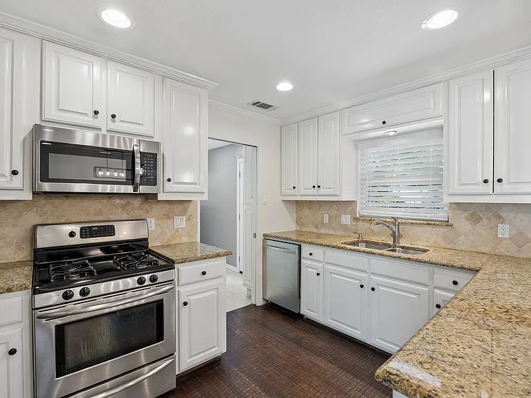 8618 Lockhaven Dr — Photo 11