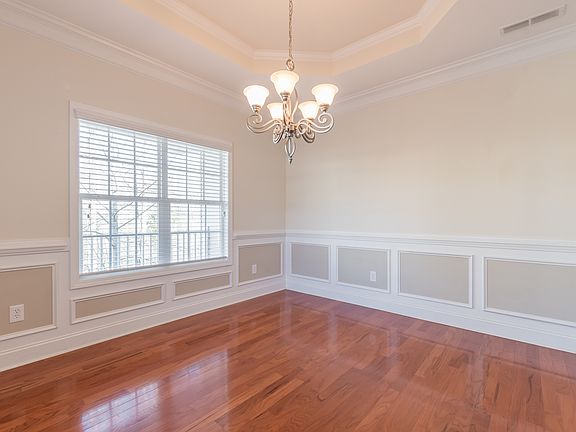 5th image of 259 Nestlebrooke Dr