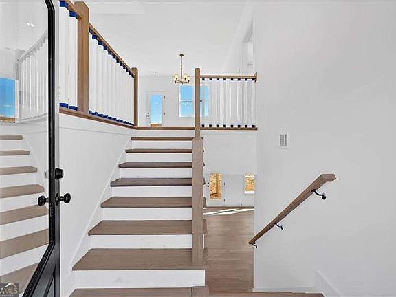 5th image of 13 Lucas Ln