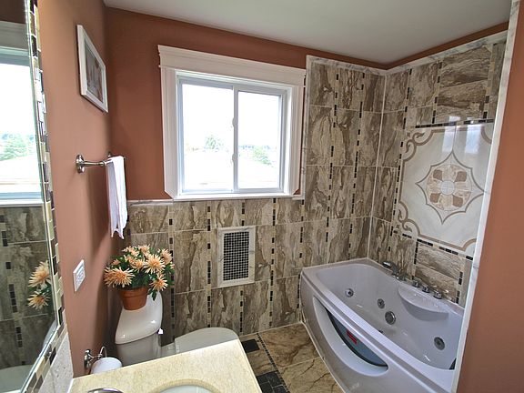 4th image of 4900 Fairoaks Dr
