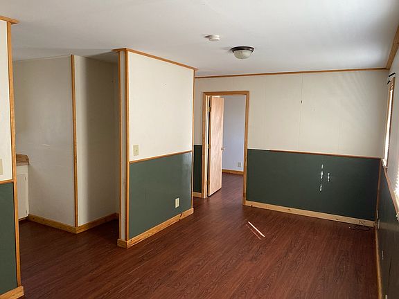 4th image of 657 W 4th St #10576360