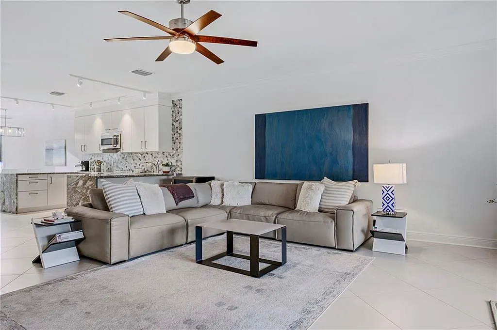 3 bed, 3.5 bath, 2097 sqft, $6,000 — Photo 3