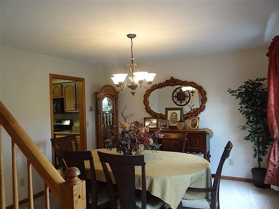 3rd image of 7062 Lookout Ct