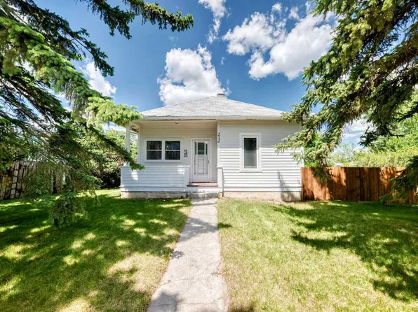 212 E 5th Ave, Strathmore, AB T1P 1B7