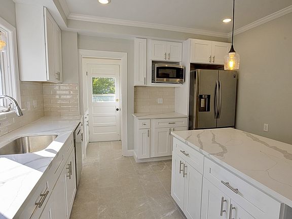 5th image of 22 Stanley Ave #1