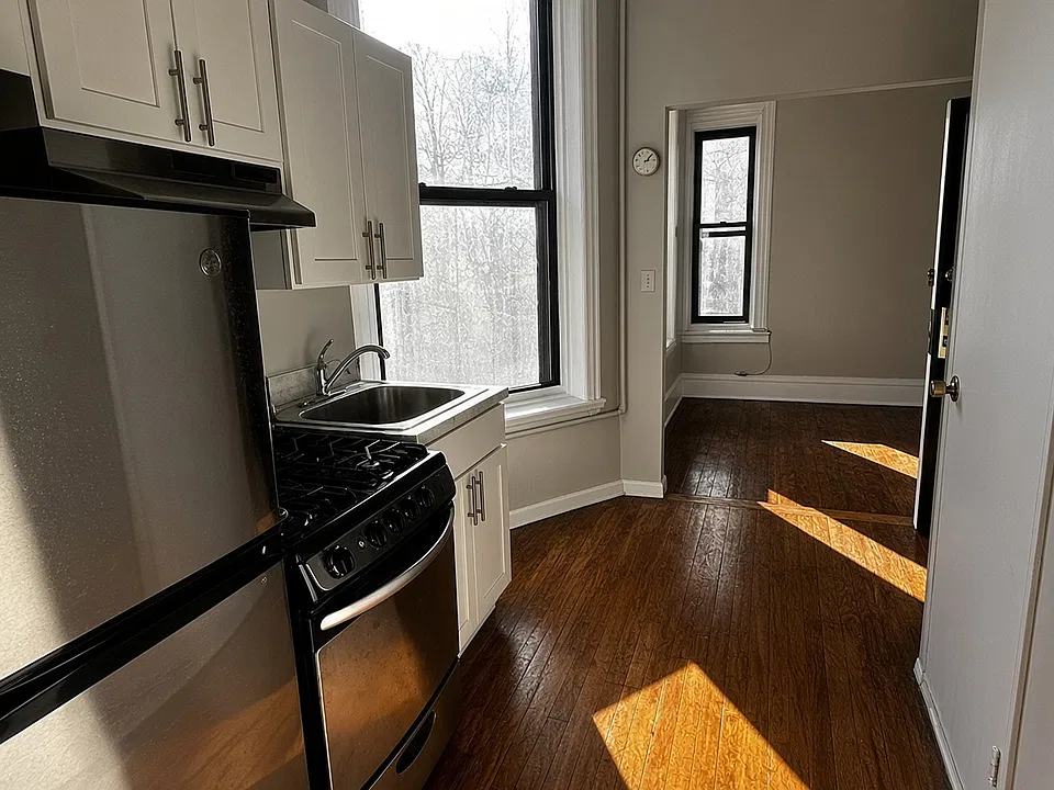 233 E 77th St #15