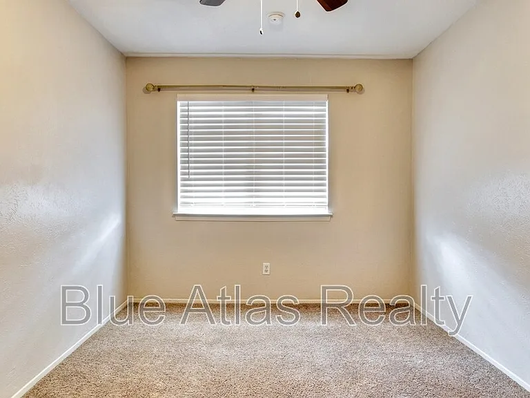 1313 Monaco Dr — Photo 15
