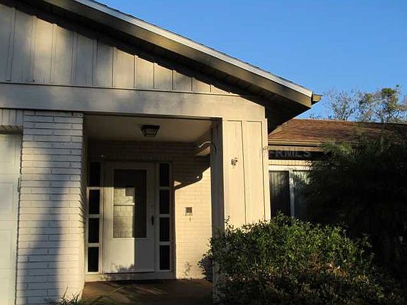 3rd image of 16 Harbor Woods Dr