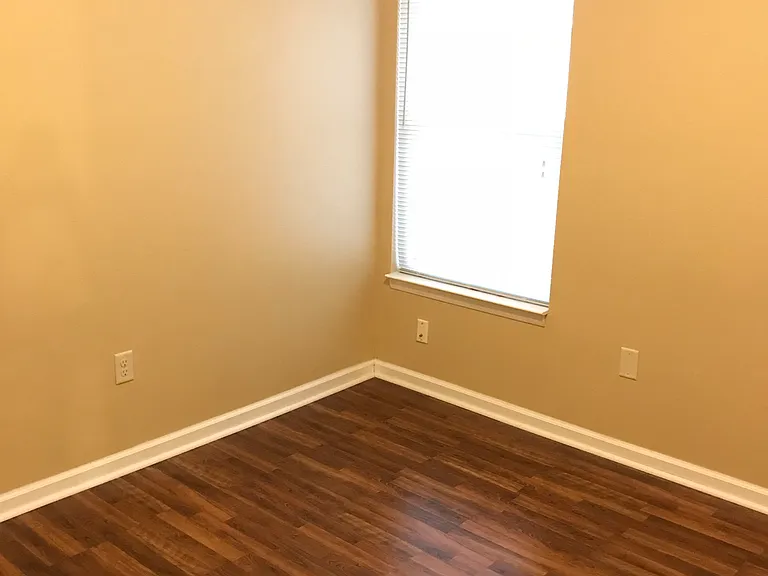 912 Spruce Ct — Photo 14