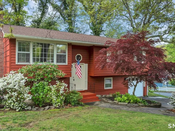 1 Holly Lane, Ledyard, CT 06335