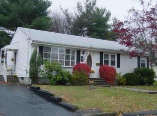 4 Beacon St, Johnston, RI 02919