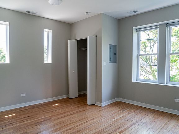 5th image of 3051 W Leland Ave #209