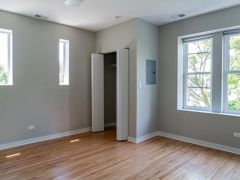 3051 W Leland Ave — Photo 5