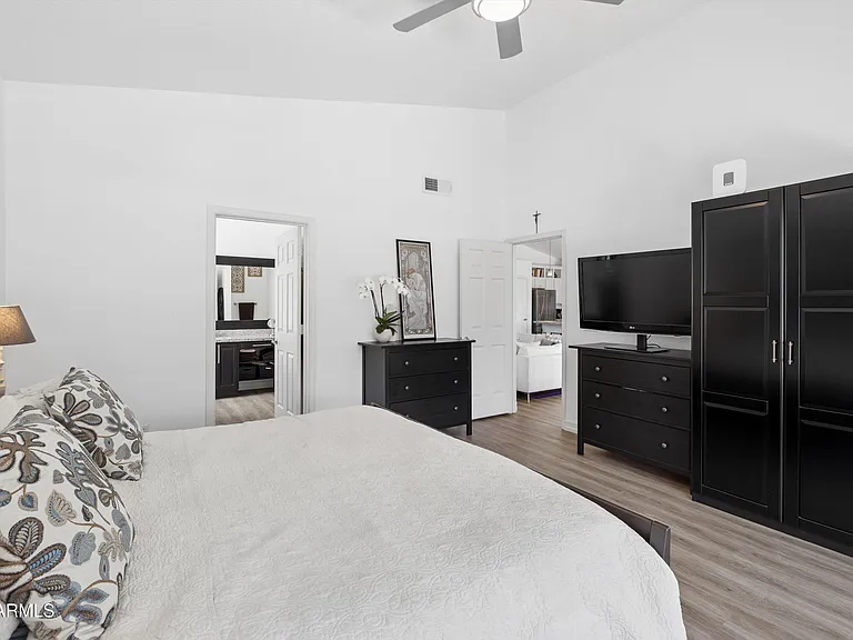 9647 E Ludlow Dr — Photo 17
