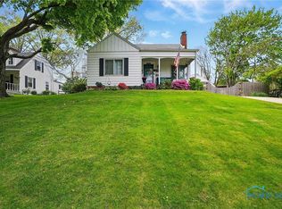 516 Robindale Ave, Oregon, OH 43616