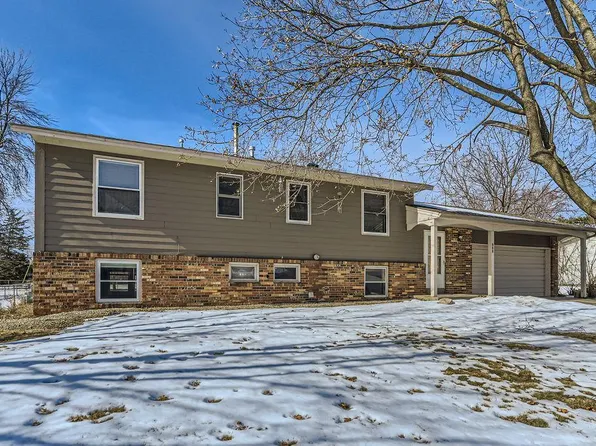 888 McIntosh Dr, Apple Valley, MN 55124