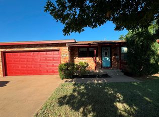 1300 Ennis St, Plainview, TX 79072