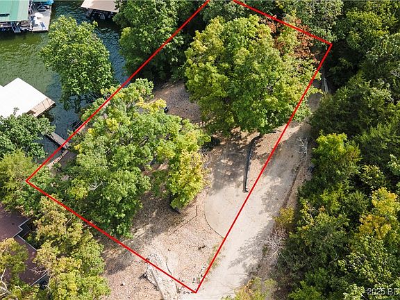 3rd image of 367 Oak Crest Dr