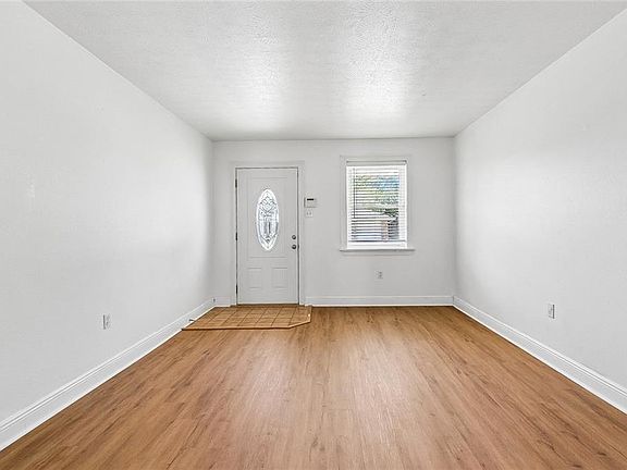 3rd image of 1217 Pasadena Ave